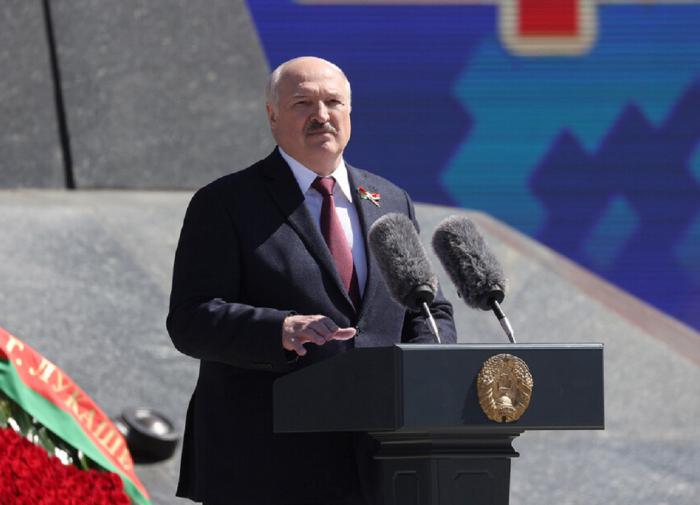 Weißrussischer Präsident: Serbien wird es nicht schaffen, auf drei Stühlen gleichzeitig Platz zu nehmen