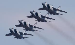 MiG-31-Kampfjets führen Übungen in der Stratosphäre durch