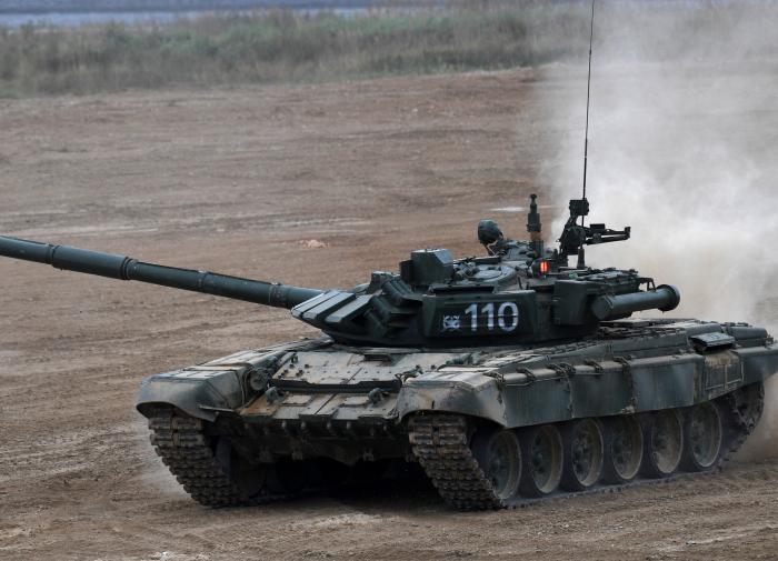 Der von einer Mine gesprengte russische Panzer entpuppt sich als Köder für die Ukraine im Donbass